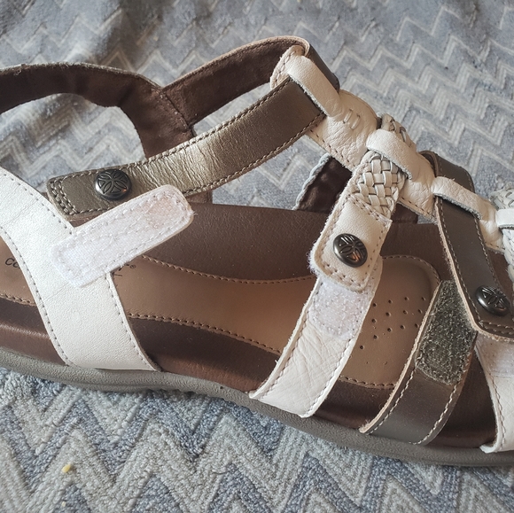 Rockport gold and white strappy sandals - Picture 7 of 8